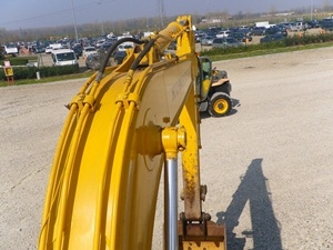 รถขุด Komatsu PC150NHD-5K  นำเข้าเองจากอิตาลีค่ะ สนใจโทร. 080-6565422 (หนิง)