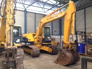รถขุด Komatsu PC150NHD-5K  นำเข้าเองจากอิตาลีค่ะ สนใจโทร. 080-6565422 (หนิง)