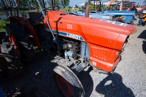 AUC Code 002 แทรกเตอร์ เก่านอก kubota  รุ่น TL2601 ราคาเริ่มต้นการประมูล 30,000 บาท