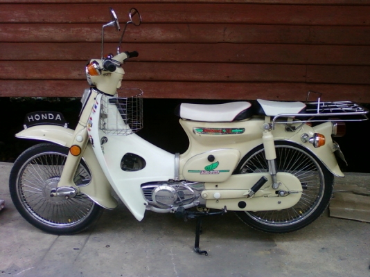 Honda C70 สีครีม สวยเงาๆครับ