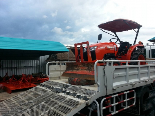 นางฟ้าชัดๆๆๆๆ...คูโบต้าL3008 4 WD ใบมีด ผาน 5 ทำงาน 169 ชั่วโมง..เอกสารพร้อม