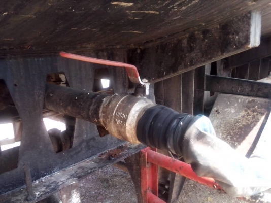 ขายตามสภาพรถใช้งานอยู่ถังบรรุน้ำมัน 3 เพลา ลดราคาเหลือ250,000 ขายตามสภาพรถใช้งานอยู่ถังบรรุน้ำมัน 3 เพลา ลดราคาเหลือ250,000