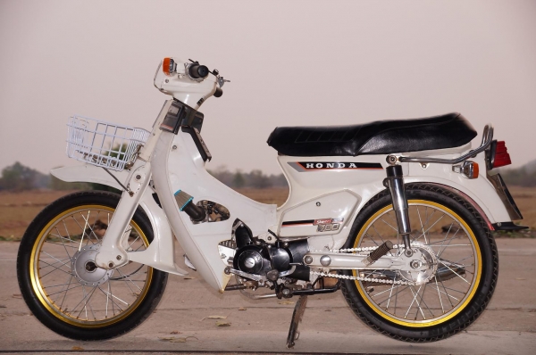 ขาย HONDA นันทิดา C 700 เครื่อง LIFAN 125 สตาทร์มือ เครื่องแจ้งลงเล่มแล้ว ทะเบียนพร้อมโอน ภาษี 2557 รถสวยพร้อมใช้ ขับแน่น ๆ  ระบบไฟติดครบทุกจุด แบตร์ใหม่ ยางดอกเต็ม ราคา 19500 บาท