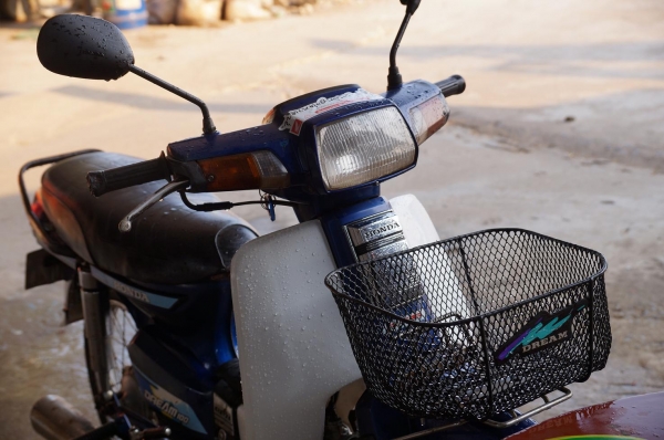 ขายดรีม คุรุ สีน้ำเงิน รถเดิมๆ สภาพดี ครับ ทะเบียนพร้อมโอน ราคา8900 บาท