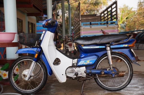 ขายดรีม คุรุ สีน้ำเงิน รถเดิมๆ สภาพดี ครับ ทะเบียนพร้อมโอน ราคา8900 บาท