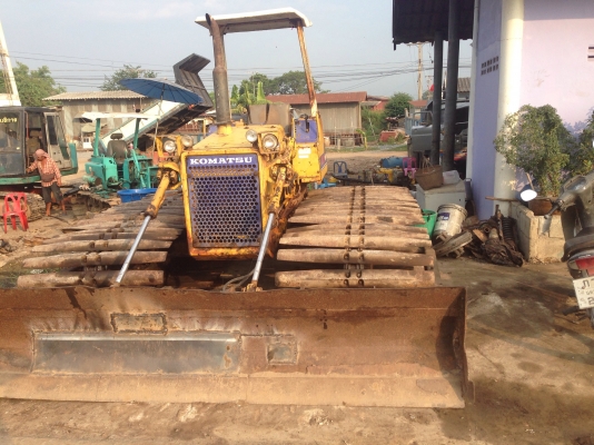 ขายแทร็กเตอร์ D2-6 สภาพพร้อมใช้งาน เครื่องดีช่วงล่างดี ใบเเทร็กเต็ม ลอลเลอร์ดีไม่มีเเตก ใบเเทร็กยาว1เมตร ครบ ราคาต่อรองได้