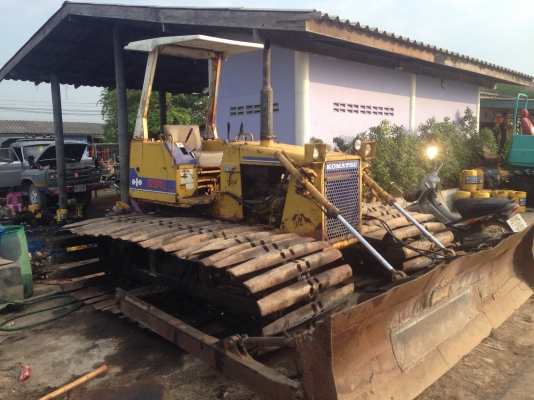 ขายแทร็กเตอร์ D2-6 สภาพพร้อมใช้งาน เครื่องดีช่วงล่างดี ใบเเทร็กเต็ม ลอลเลอร์ดีไม่มีเเตก ใบเเทร็กยาว1เมตร ครบ ราคาต่อรองได้