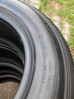 205/70R15  MICHELIN vanpix  สวย เสมอ ดอกยางหนาเท่ากัน 4 เส้น TEL.081-427-3941