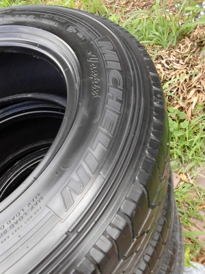 205/70R15  MICHELIN vanpix  สวย เสมอ ดอกยางหนาเท่ากัน 4 เส้น TEL.081-427-3941
