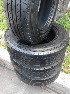 205/70R15  MICHELIN vanpix  สวย เสมอ ดอกยางหนาเท่ากัน 4 เส้น TEL.081-427-3941