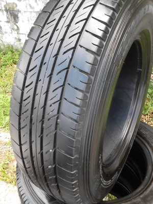 205/70R15  MICHELIN vanpix  สวย เสมอ ดอกยางหนาเท่ากัน 4 เส้น TEL.081-427-3941