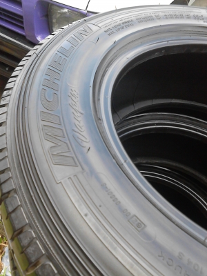205/70R15  MICHELIN vanpix  สวย เสมอ ดอกยางหนาเท่ากัน 4 เส้น TEL.081-427-3941