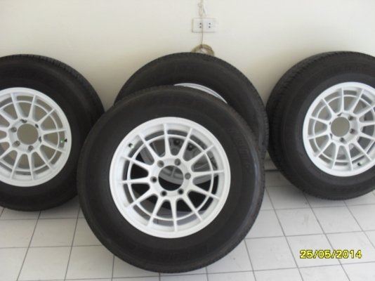 ขายแม็ก พร้อมยาง 265/65/17 ยางปี 1813 ขาย 13500