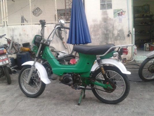 มีคนฝากขายคับ ชาลี สีเขียวเข้ม พึ่งทำเสร๊จ ระบบไฟ ใช้ได้ปกติ รอบคัน เสนอ 15000 ต่อรองได้