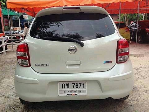 รถฟรีดาวน์ Nissan March ตัว V รอง Top จัดได้เต็ม ออกรถไม่ต้องใช้เงินสักบาท