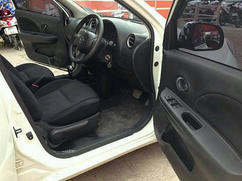 รถฟรีดาวน์ Nissan March ตัว V รอง Top จัดได้เต็ม ออกรถไม่ต้องใช้เงินสักบาท