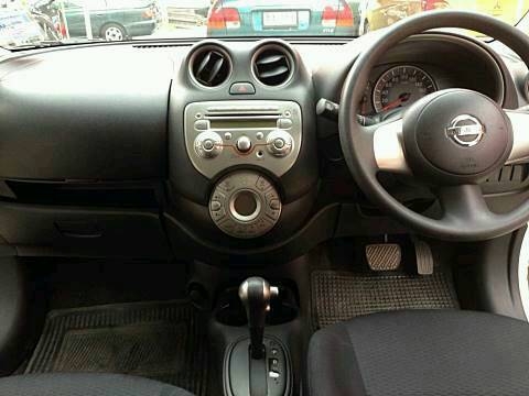 รถฟรีดาวน์ Nissan March ตัว V รอง Top จัดได้เต็ม ออกรถไม่ต้องใช้เงินสักบาท