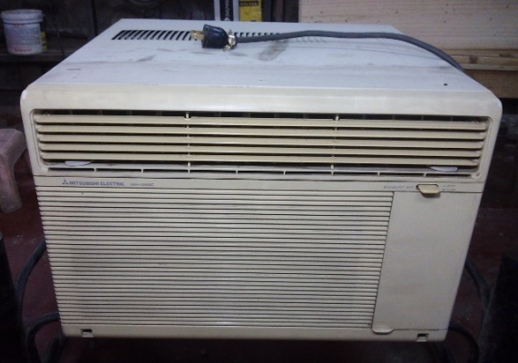แอร์หน้าต่าง รุ่นเก่า ยี้ห้อ MITSUBISHI ELECTRIC ลองแล้วยังพอเย็น ขายถูก