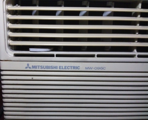 แอร์หน้าต่าง รุ่นเก่า ยี้ห้อ MITSUBISHI ELECTRIC ลองแล้วยังพอเย็น ขายถูก แอร์หน้าต่าง รุ่นเก่า ยี้ห้อ MITSUBISHI ELECTRIC ลองแล้วยังพอเย็น ขายถูก