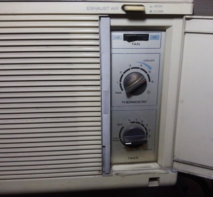 แอร์หน้าต่าง รุ่นเก่า ยี้ห้อ MITSUBISHI ELECTRIC ลองแล้วยังพอเย็น ขายถูก แอร์หน้าต่าง รุ่นเก่า ยี้ห้อ MITSUBISHI ELECTRIC ลองแล้วยังพอเย็น ขายถูก