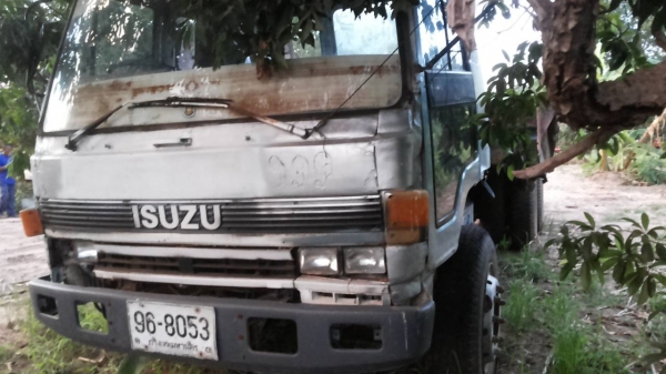 **380,000 บ.ต่อรอง**ขาย10ล้อท้ายลาดขึ้น200 ISUZU TX วางหัวROCKY(ใบคุม) เครื่องHO7C 185แรง(ใบคุม) เครื่องแน่น เกียร์ดี ช่วงล่างคานหน้าใหญ่ เพลาเดียวFUSO เดิมใส่2เพลาถอดออก1เพลามีแถมให้เอาไปใส่เอง คัสซีพอได้ มีบวมบ้าง ซับแล้วแล้ว หางสภาพพอใช้ หัวเก๋งโอเคภาย