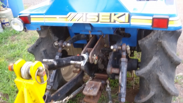 ขายรถไถ อิซากิ 15.5   4WD นำเข้าจากญี่ปุ่น พร้อมอุปกรณ์ ราคา 150,000 บาท