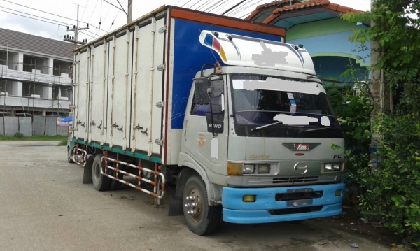 รถบรรทุก 6 ล้อ HINO รุ่น FC 120 ตู้แห้ง 10 บาน รถบรรทุก 6 ล้อ HINO รุ่น FC 120 ตู้แห้ง 10 บาน