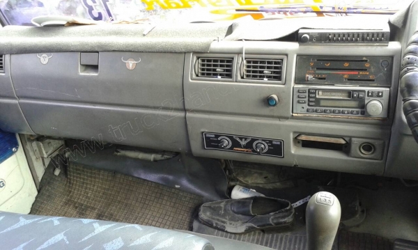 รถบรรทุก 6 ล้อ HINO รุ่น FC 120 ตู้แห้ง 10 บาน รถบรรทุก 6 ล้อ HINO รุ่น FC 120 ตู้แห้ง 10 บาน