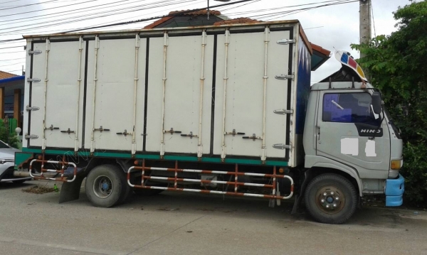 รถบรรทุก 6 ล้อ HINO รุ่น FC 120 ตู้แห้ง 10 บาน รถบรรทุก 6 ล้อ HINO รุ่น FC 120 ตู้แห้ง 10 บาน