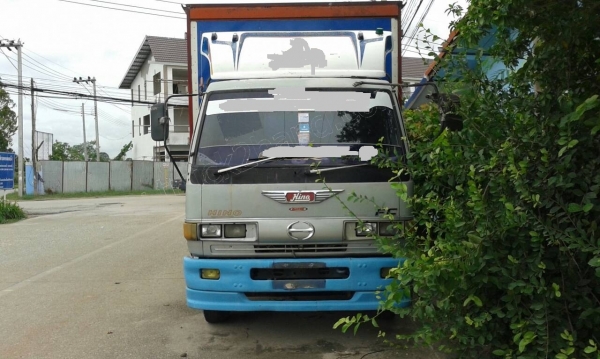 รถบรรทุก 6 ล้อ HINO รุ่น FC 120 ตู้แห้ง 10 บาน รถบรรทุก 6 ล้อ HINO รุ่น FC 120 ตู้แห้ง 10 บาน