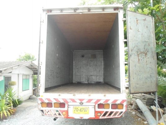 ขายรถ 6 ล้อ ตู้ 3 บาน 590.000 บาท ขายรถ 6 ล้อ ตู้ 3 บาน 590.000 บาท