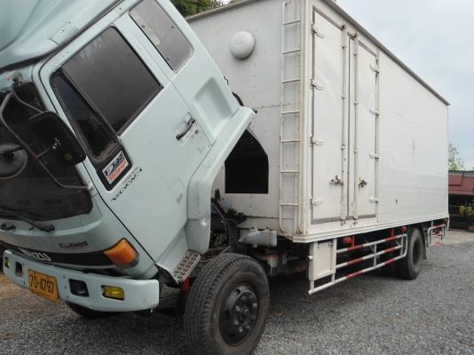 ขายรถ 6 ล้อ ตู้ 3 บาน 590.000 บาท ขายรถ 6 ล้อ ตู้ 3 บาน 590.000 บาท