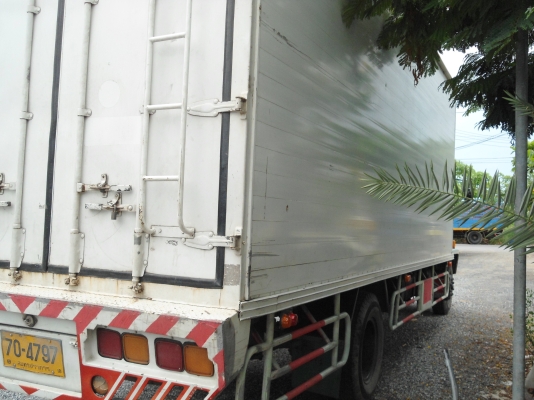 ขายรถ 6 ล้อ ตู้ 3 บาน 590.000 บาท ขายรถ 6 ล้อ ตู้ 3 บาน 590.000 บาท