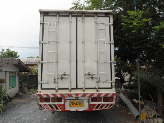 ขายรถ 6 ล้อ ตู้ 3 บาน 590.000 บาท ขายรถ 6 ล้อ ตู้ 3 บาน 590.000 บาท