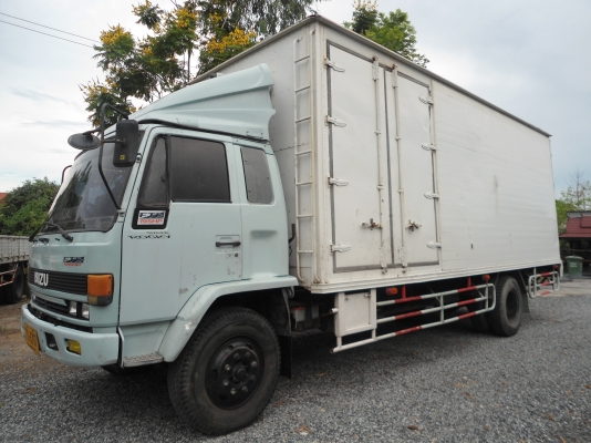 ขายรถ 6 ล้อ ตู้ 3 บาน 590.000 บาท ขายรถ 6 ล้อ ตู้ 3 บาน 590.000 บาท