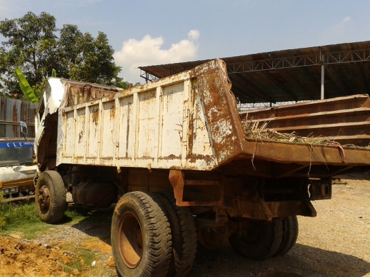 ขายรถ 6 ล้อ HINO KR 700 / เครื่อง WO6D ( มี 2 คัน ราคา 230000 บาท ดั้ม 1 คัน ไม่ดั้ม 1 คัน )