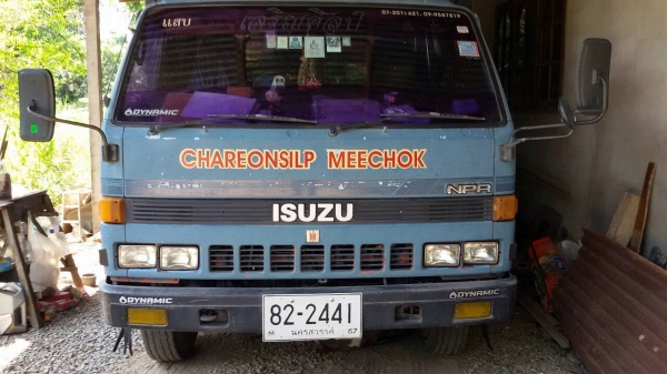 รถบรรทุก 6 ล้อ isuzu NPR 115 แรงม้า
