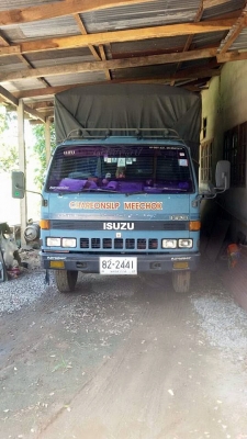 รถบรรทุก 6 ล้อ isuzu NPR 115 แรงม้า รถบรรทุก 6 ล้อ isuzu NPR 115 แรงม้า