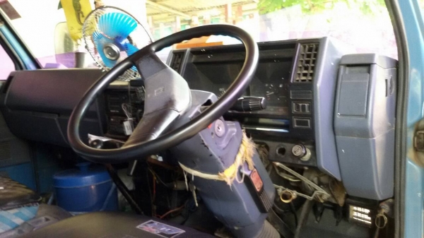 รถบรรทุก 6 ล้อ isuzu NPR 115 แรงม้า รถบรรทุก 6 ล้อ isuzu NPR 115 แรงม้า