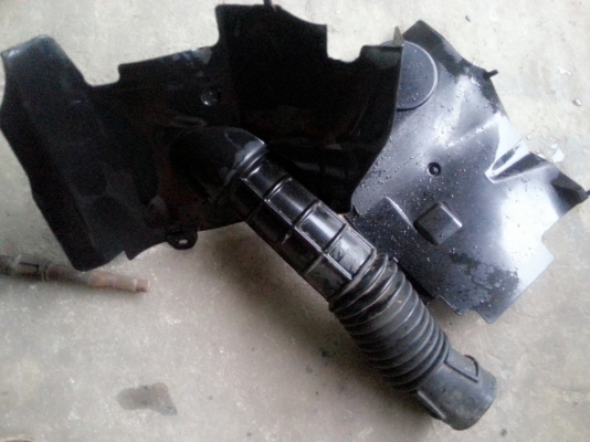 ขายแผ่นปิดหลังไฟหน้าพร้อมท่อเข้ากลองอากาศ