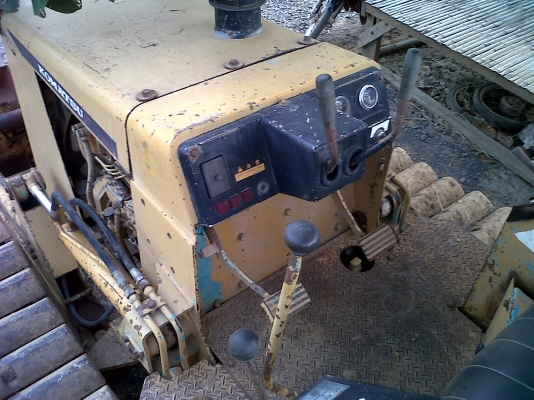 ขายแทรกเตอร์ D2รุ่น6 ใบมีด 6ทิสทาง สภาพพรอมใช้ ติดต่อได้ ที่คุณ อ๊อฟ พิจิตร 086-737-9991