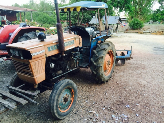 ขายรถไถคูโบต้าL240พร้อมผาน5*20" ขายรถไถคูโบต้าL240พร้อมผาน5*20"