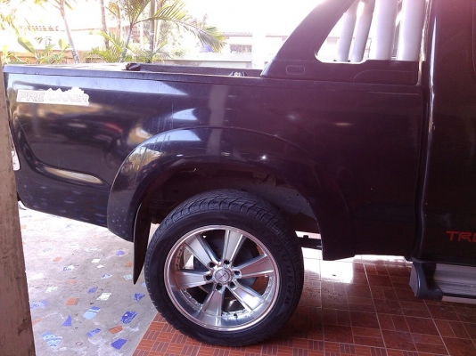 ขายล้อแม๊ก 20 นิ้ว 6 รู พร้อมยาง 4 เส้น 28000 บาท ขายล้อแม๊ก 20 นิ้ว 6 รู พร้อมยาง 4 เส้น 28000 บาท