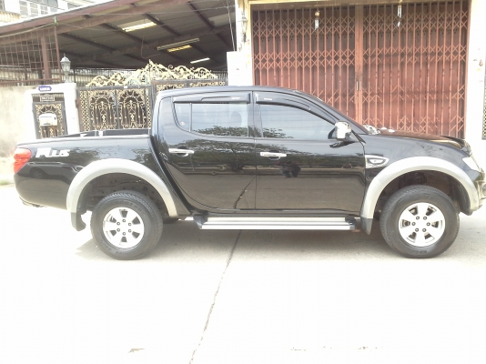 รถไทตั้น4ประตูตัวสูงเกียร์ออโต้ใช้น้อยมากวิ่ง50000หน้าหลังเดิม