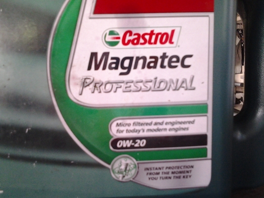 น้ำมันเครื่อง คาสตรอล สังเคราะแท้ 100\% 0W20