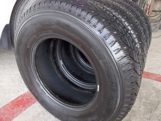 ขายยาง 225-75-15  มิชลิน  ปี09 ดอกสวย 4 เส้น