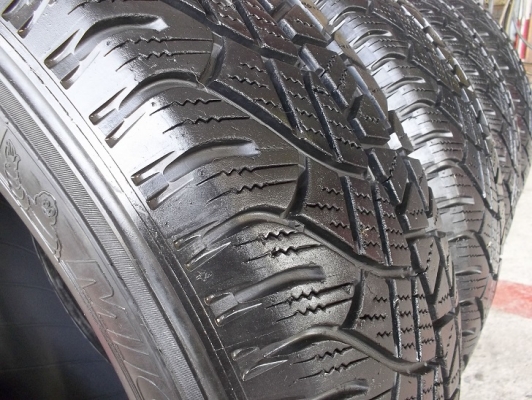 ขายยาง 225-75-15  มิชลิน  ปี09 ดอกสวย 4 เส้น