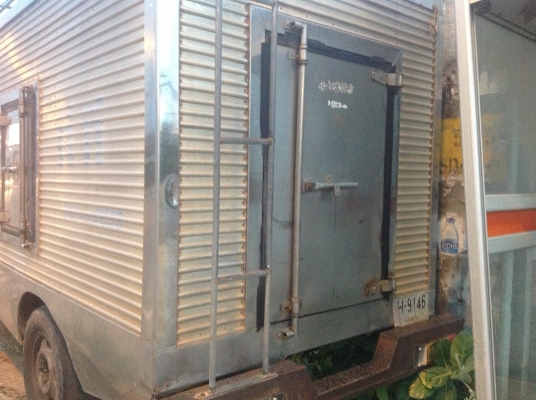 รถบรรทุกน้ำแข็ง + ตู้อน้ำแข็ง  89000 / ต่อรองได้ /เฉพาะ ตู้น้ำแข็ง 35000