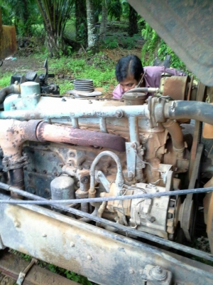 รถน้ำ HINO KR320 ถังประมาณ6000ลืตร  รถพร้อมใช้รถเดิมๆ เครื่องดี คัสซีสวยดีไม่มีปัญหา..มีเล่มทะเบียน..