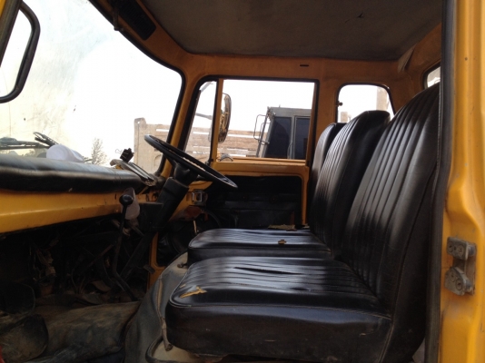 รถน้ำ HINO KR320 ถังประมาณ6000ลืตร  รถพร้อมใช้รถเดิมๆ เครื่องดี คัสซีสวยดีไม่มีปัญหา..มีเล่มทะเบียน..